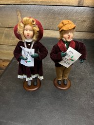 Christmas Carolers Statues (2 Count)