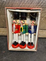 3 Pk Small Nutcrackers Z1