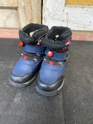 3M Size 9 Youth Water Resistant Boots A2
