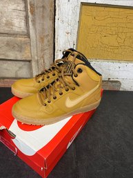 9.5 Tan Nike Force Sneakers F4