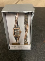 Time And Tru Brand Watch And Bracelet Set (Z2)