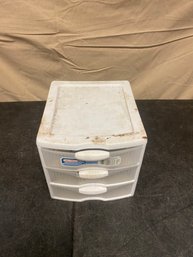 Storage Drawers With Miscellaneous Items (Z6)