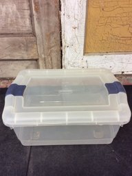 Rubbermaid Storage Container (Z1)