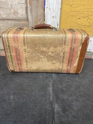 VTG Unbranded Small Suitcase L3