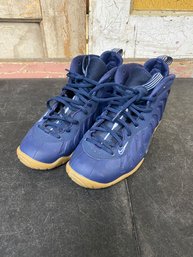 5.5Y Navy Blue Nike Sneakers K2