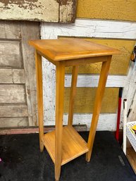 Wooden End Table (square) (Z1)