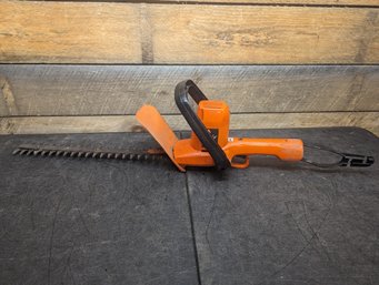 Black And Decker Hedge Trimmer L2