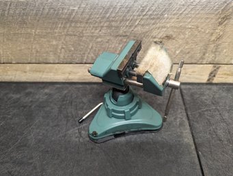Suction Cup Bench Vise J2