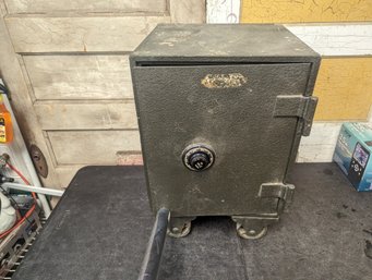 Vtg Safe With Yale Lock (no Combo) C4