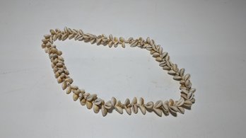 Vtg Shell Necklace