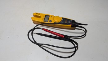 FLUKE T5-600 ELECTRICAL TESTER MULTIMETER With With Leads