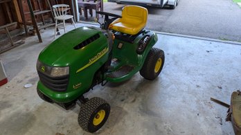 John Deere L100 Riding Mower