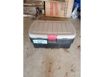 Rubbermaid Plastic Tub