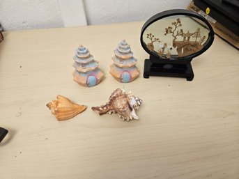 Decorations 4 Seashells And A 3d Art In Glass (see Picture)