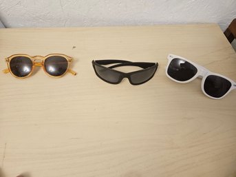 3 Sunglasses 1 Malibu And 1 White