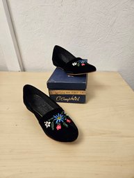 Black Basquette Heels With Flowers OOmphies B 71 - 313 9 US M