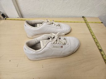 White Reabok Classic Size 8 Shoes