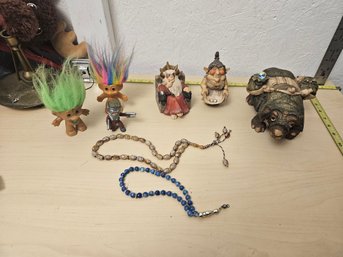 Decoration Items And Toys - 3 Krystonia Figures, 2 Bead Bracelets, 2 Norfin Trolls, 1 Star Lord Toy