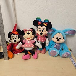 Set Of 4 Giant Stuffed Animals: Mickey & Minnie Mouse