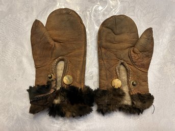 Antique Pair Of Leather Children's Mittens W/ Snap Buttons & Fur Trim - Shippable