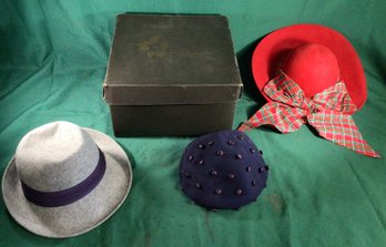 3 Vintage And Antique Fine Wool And Fine Felt Hats In Antique Hat Box