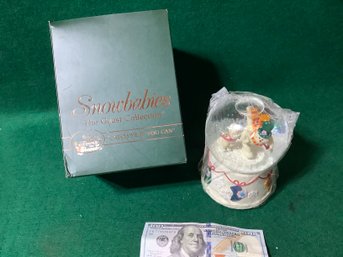 Snowbabies Frosty The Snowman Snow Globe. SHIPPING AVAILABLE.