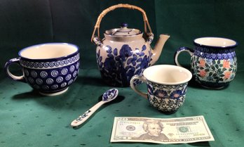 Polish Pottery - 5 Pcs - Teapot, 3 Differing Sized Mugs, And A Spoon