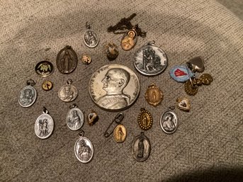 Vintage Pope Paul Religious Medallion With Religious Lot