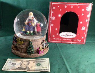 Mistletoe Mountain - Santa With Toys - Musical SnoMotion Waterglobe With Box