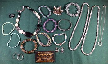 Jewelry Lot Of 17 Pieces, See Description And Photos