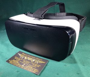 Samsung Virtual Reality Gear Headset Powered By Oculus . SHIPPING AVAILABLE.