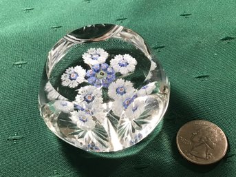 Beautiful Blue And White Milli Fiori Flower Paper Weiht