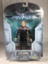 Star Trek Nemesis Captain Jean-Luc Picard With Starfleet Phaser - 2002