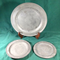 3 Antique Pewter Plates - English In Origin, 13.5 In, 9 In And 8 In - See Description For Maker Marks , SHIPPA