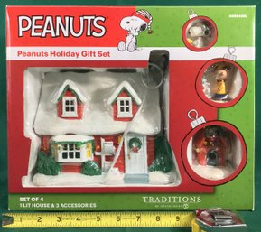 Peanuts Holiday Gift Set - 1 Lit House And 3 Accessories