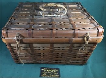 Sweet & Clean Vintage Picnic Basket - No Damage,  15 In X 13 In X 8.5 In, SHIPPABLE.