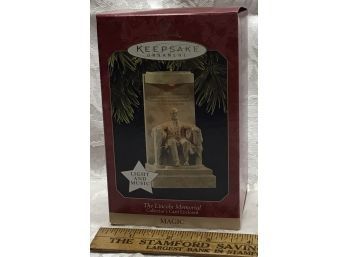 Hallmark Keepsake Ornament - Near Mint In Box - The Lincoln Memorial - Collectors Card Enclosed