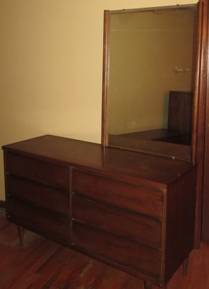 Mid Century Modern Bassett Furniture Co. Dresser With Mirror