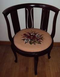 Antique Corner Round Chair