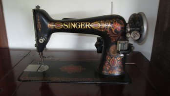Circa 1914 Vintage Singer Sewing Machine With Wooden Cabinet