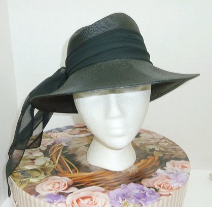 Vintage Ladies High Fashion Hat In Hat Box