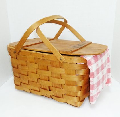 Vintage Picnic Basket, Checkered Tablecloth