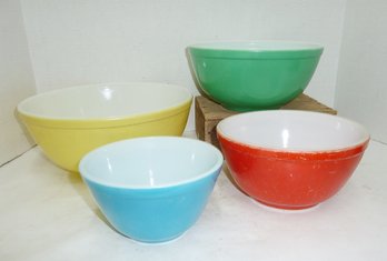 Vintage PYREX Primary Color Bowl Set Of 4