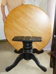 Round Pedestal Table, Expandable Interior Leaf
