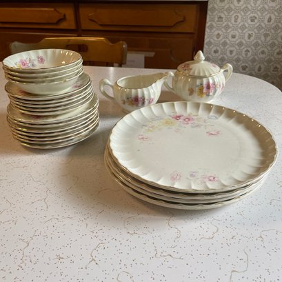 Vintage Porcelain Dinner Plates, Bowls, Sugar Bowl And Creamer Set - See Notes (kitchen)