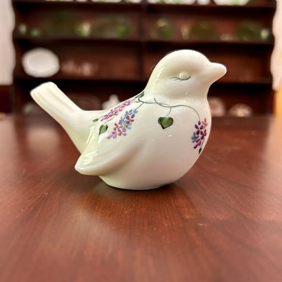 Vintage FENTON Handpainted Porcelain Bird Figurine (DR)