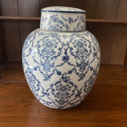 Pretty Blue & White Three Hands Ceramic Pot With Lid (BR)