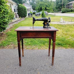 Antique Singer Sewing Machine *Read Description
