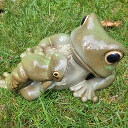 Ceramic Frog Mom And Baby Garden Decor (Backyard)