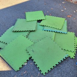 Set Of 15 Green Foam Squares 2' X 2'